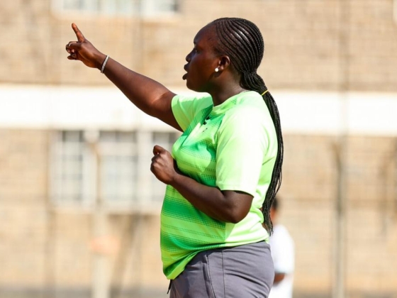 Női edző áttöri a férfi gátakat az afrikai futballban