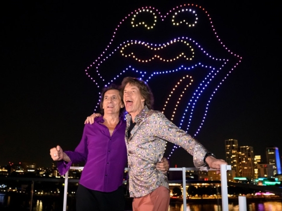 Több száz drón látványos koreográfiája vezette föl a Rolling Stones új albumát