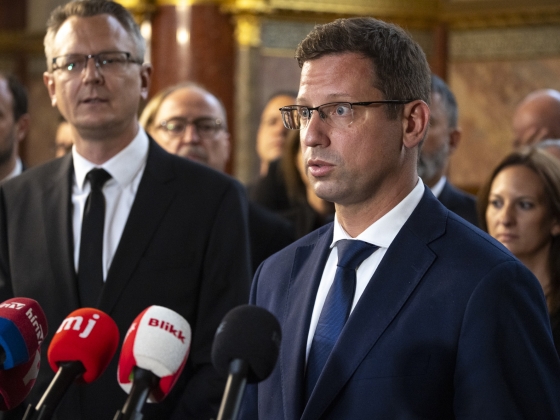 „Ebből nem következik, hogy a párt rossz állapotban lenne” – Gulyás Gergely a lemondásáról, és arról, hogy Orbán a Fidesz fekete hétfőjén elrepült a foci-vb-re