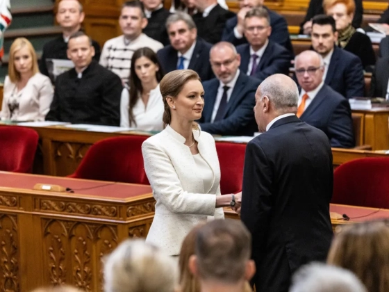 Forsthoffer Ágnes már alá is írta az Alaptörvény-módosítást, Sulyoknak öt napja maradt dönteni