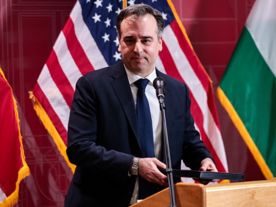 Visszatért Magyarországra az Orbán-kormányt sokat kritizáló volt amerikai nagykövet