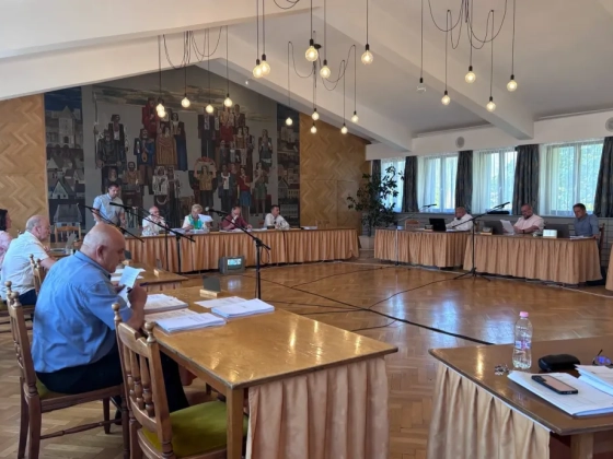 Belebukott a sárvári gyógyfürdő ügyvezetője, hogy fantomállásban foglalkoztatta a polgármester ismerősét