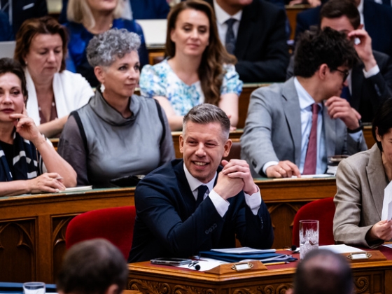 Van egy név, amit többször ejtett ki Magyar Péter a parlamentben, mint azt gondoltuk volna