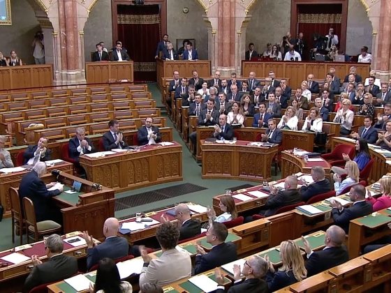 Mentette hivatalából Sulyok Tamás köztársasági elnököt a parlament