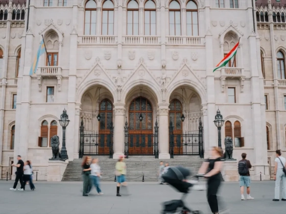 Legfontosabb magyarországi hírek: Alkotmánymódosítás, MB-gyár, Moszad-Irán találkozó Budapesten – 2026. július 13.