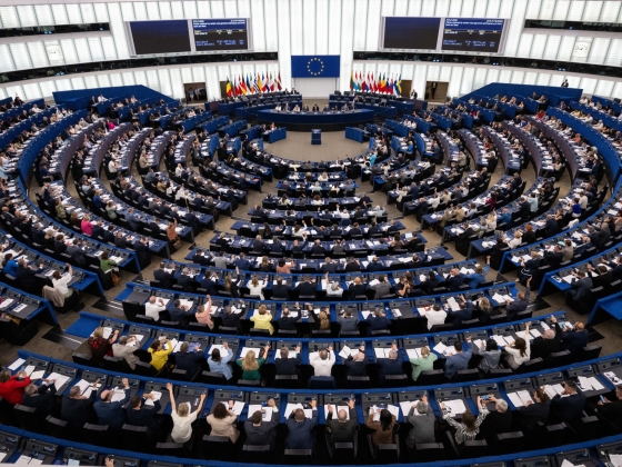 Megszavazta az Európai Parlament a netes magánbeszélgetések ellenőrzését engedélyező határozatot