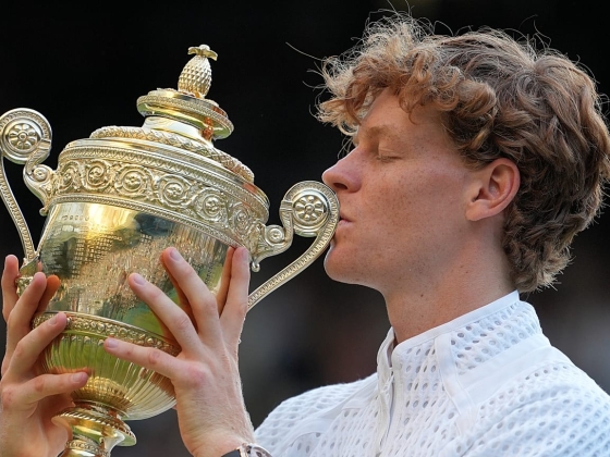 Jannik Sinner legyőzte Alexander Zverevet, így zsinórban második wimbledoni címet nyert