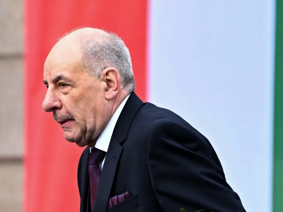 Nincs mese: alaptörvénybe írták, hogy Sulyok Tamásnak mennie kell