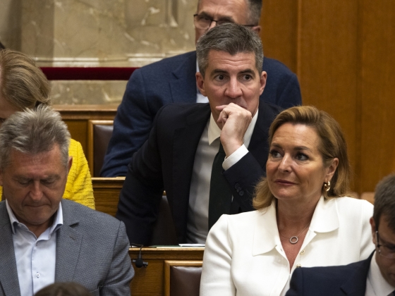 Kocsis Máté: Erre köteleztek