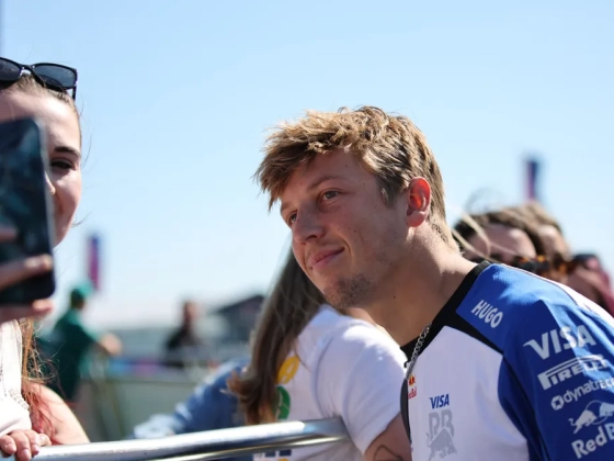 Az első hiba után szétszedték: az F1-es pilótának felrobbant a telefonja a rázúduló gyűlöletáradattól