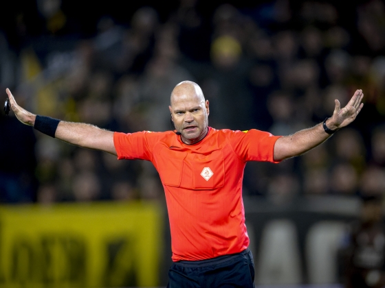Meghalt a holland játékvezető, akit pár hete szexuális bántalmazás gyanúja miatt kitettek a vb-keretből