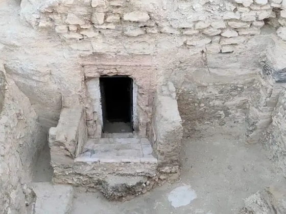 3000 éves egyiptomi sír élénk túlvilági festményekkel Luxor közelében