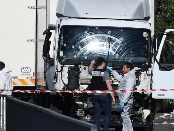 Nemzeti ünnepen hajtott a tömegbe az iszlamista merénylő – tíz éve történt a nizzai terrortámadás