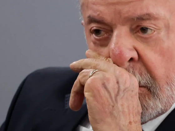 „Micsoda szégyen!” – a brazil elnök kifakadt, miután meglátta, hogy egy szinte üres gép tért haza a vb-ről