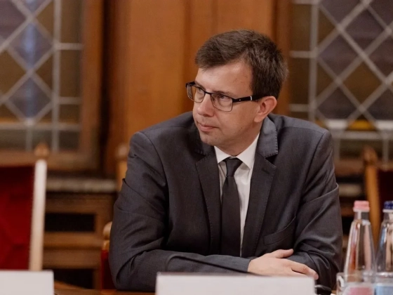 Bóka János foglalhatja el Gulyás Gergely helyét