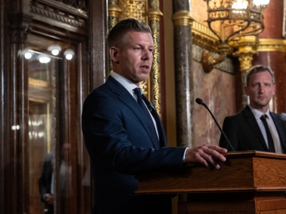 Magyar Péter most szembesülhet azzal, hogy valahol meg kell húznia a határt