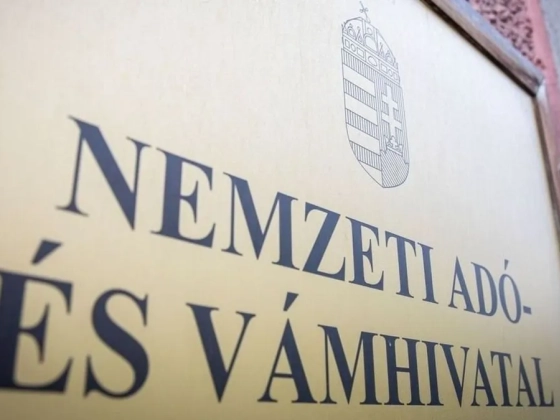 Lecsapott a NAV: több millió szál cigit és több tonna dohány találtak