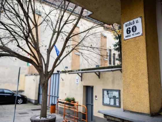 Kiengedték a börtönből a gyerekek bántalmazása miatt őrizetbe vett Szőlő utcai igazgatót