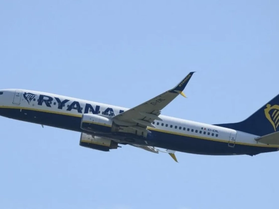 „Ha meghalunk, együtt halunk meg” – megszólalt a nő, aki férje lábába kapaszkodott, miután a Ryanair-gépen kitört egy ablak és kiszippantott a légáramlat