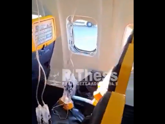 „Azt gondoltam, ha meghalunk, együtt halunk meg” – megszólalt a nő, akinek a férjét félig kiszippantotta a nyomásváltozás egy Ryanair-gép törött ablakán