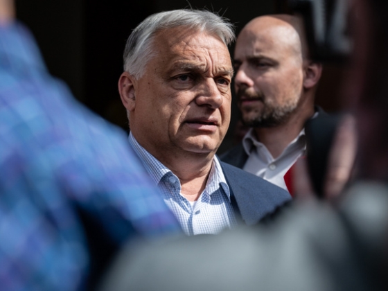 Míg Orbán Viktor a vb-re utazott, más magyarázta el helyette Brüsszelben, hogyan épül le a demokrácia Magyarországon
