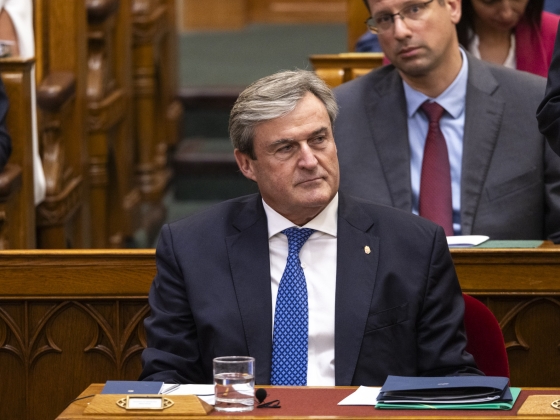 Megszűnhet Kapitány István egyik jogköre