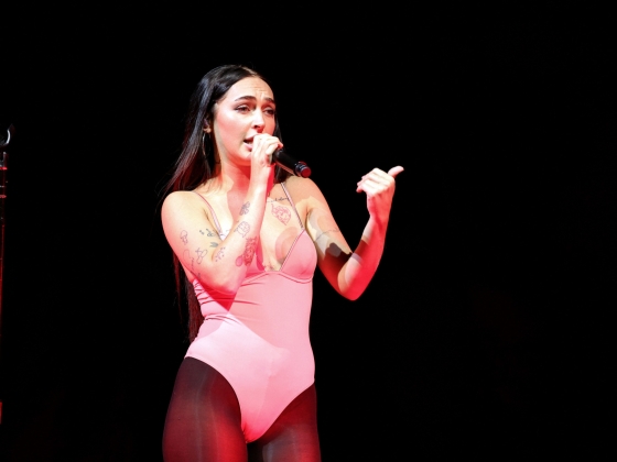 Dua Lipa inspirálónak tartja a Trump vejéhez köthető luxusüdülő elleni tiltakozásból lett albán flamingóforradalmat