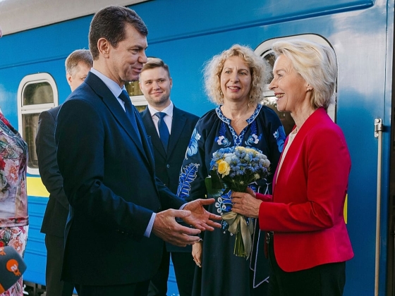Von der Leyen Kijevbe érkezik, hogy a drónokról és az EU-csatlakozásról tárgyaljon Zelenszkijjal