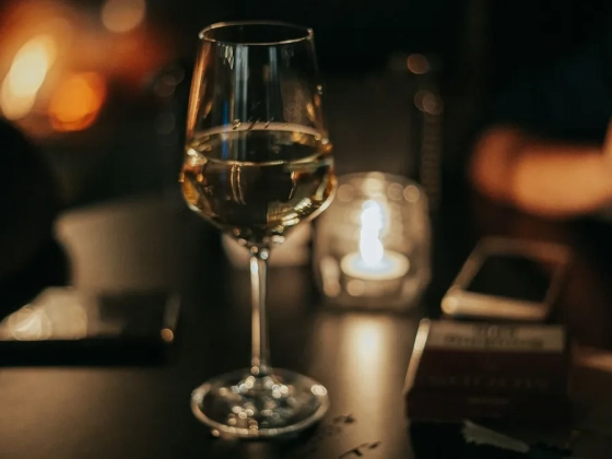 Döntöttek a magyarok egyik kedvenc üdülőhelyén, korlátozzák az alkoholárusítást
