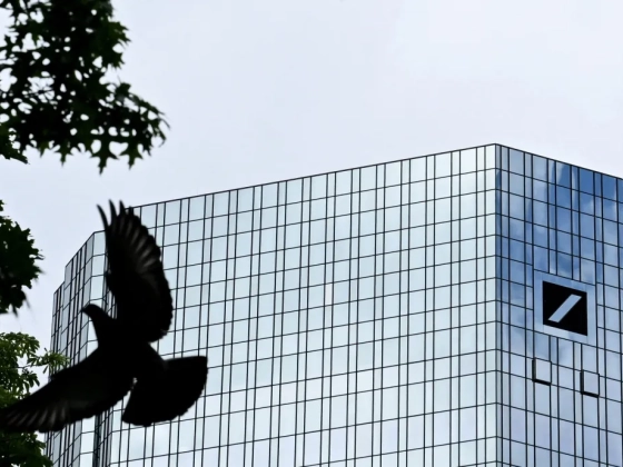 Házkutatást tartottak a Deutsche Bank frankfurti székházánál