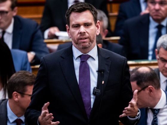 Vitézy Dávid ismét nekiment Lázár János vasúti politikájának, szerinte újra együtt kell működni Ausztriával
