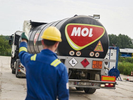 Megemelte a kormány a Mol egyik különadóját
