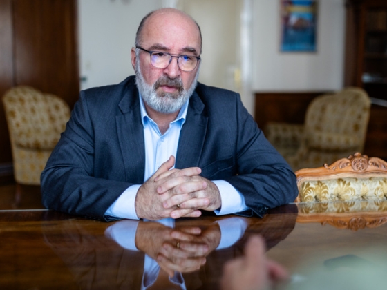 A közétkeztetésügy miatt gazdaságvédelmi nyomozók érkeznek Józsefvárosba, üzent a polgármester