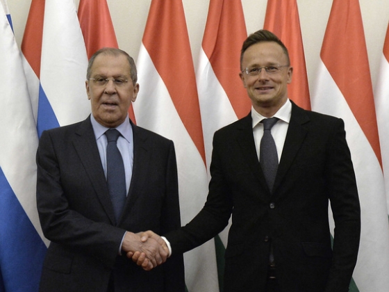 Ezerrel pörög a Szijjártó Péter főszereplésével készült paródiavideó, a Lavrov a barátom