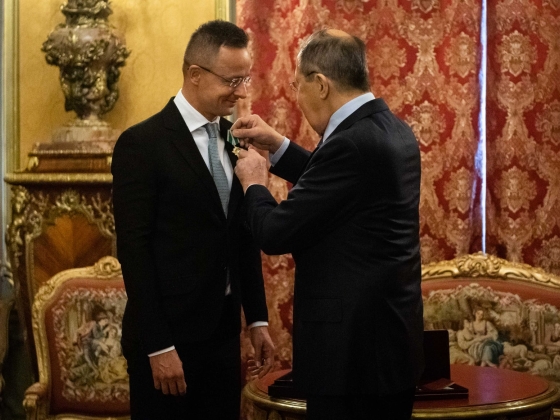 Mintha egy ügynök beszélne a tartótiszttel – ezek voltak Szijjártó Péter legnagyobb botrányai külügyminiszter korában