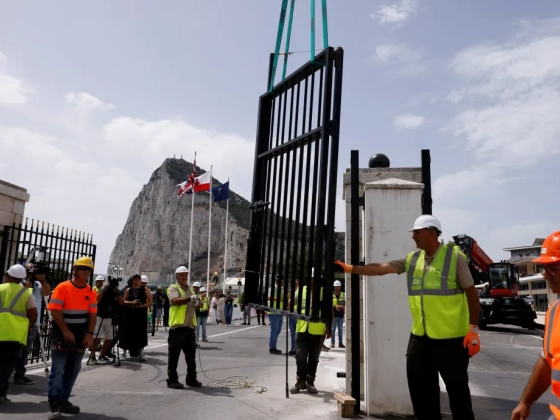 Gibraltár a schengeni övezet része lett, lebontották a határkerítést