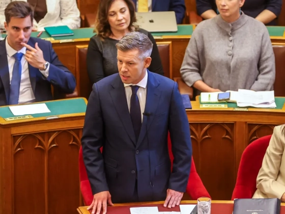 Magyar Péter a korrupció legvérlázítóbb fajtájának tartja, hogy Szijjártó a BYD-hoz szerződött