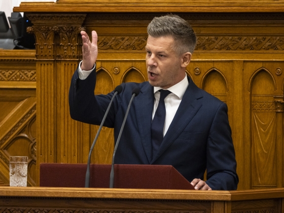 Magyar Péter szerint minden európai országban korrupciónak hívják azt, amit Szijjártó tett