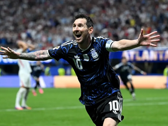 Argentína kiharcolta a vb-döntőbe jutást, Messi két gólpasszával az utolsó percekben fordítottak az angolok ellen