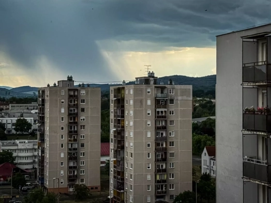 Akár 35 fokos hőség és brutális felhőszakadások jönnek, szinte az egész országra figyelmeztetést adtak ki