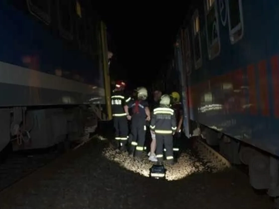 Vonatbaleset történt Nyíregyházán, fának ütközött a Nyírség Intercity - fotók!
