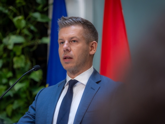 Magyar Péter: A magyar történelem egyik legnagyobb vasútfejlesztési programjáról döntött a kormány