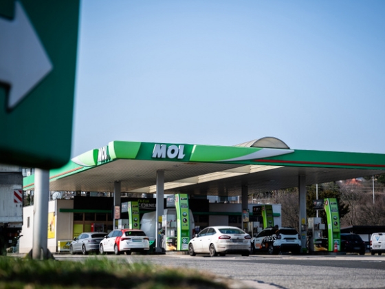 Üzent a Mol az autósoknak, miután az árak megközelítették a korábbi védett árat