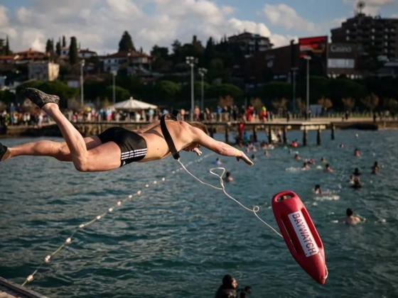 Több liter üzemanyag ömlött a tengerbe, azonnal lezárták Szlovénia legnépszerűbb strandját