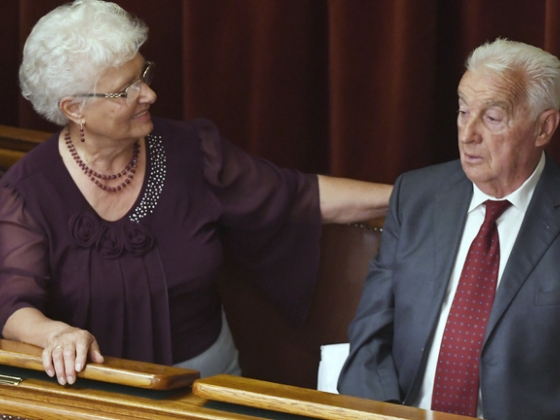 Félmillió forintos bírságot kapott Orbán Viktor testvérének és édesanyjának bányacége
