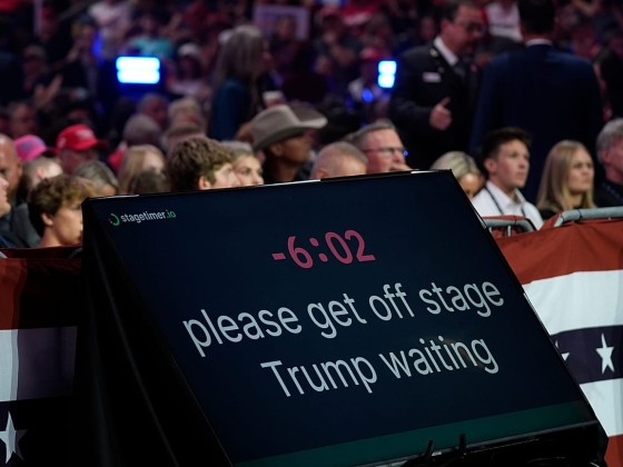 Trump teleprompter üzemeltetőjét felfüggesztették a beszédekre vonatkozó állítólagos előrejelzési piaci fogadások miatt