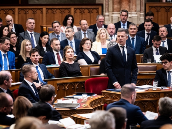 Magyar Péternek váratlanul elege lett, visszatérhet a parlamentbe a Fidesz fegyvere