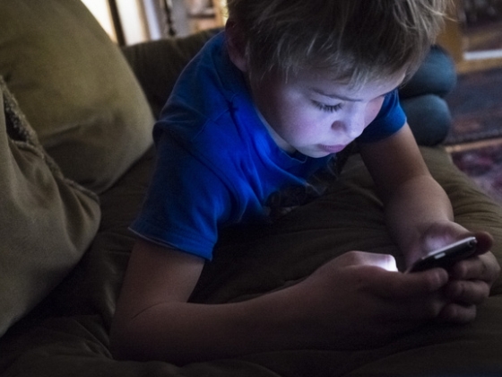 A levéltitok felszámolása a gyermekvédelem ürügyén: mi az a Chat Control?