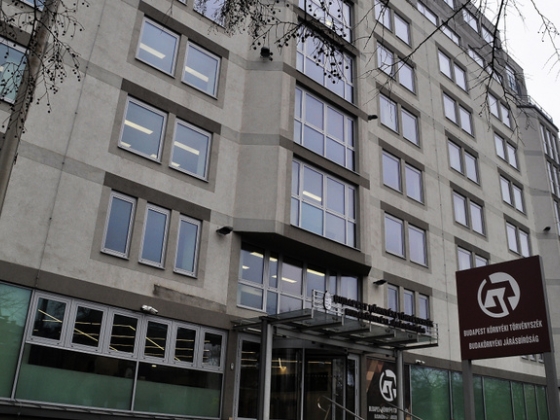 „Megöllek titeket!” – nyolc év börtönbüntetésre ítélték a férfit, aki két rendőrrel akart végezni