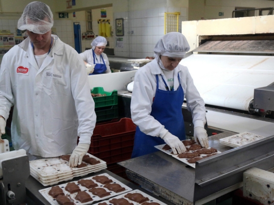 Bezárja diósgyőri gyárát a Nestlé, vevőt keres az üzemre